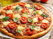 Não jogue mais o arroz que sobrou no lixo: vou te ensinar a fazer uma pizza deliciosa, sem glúten e muito prática