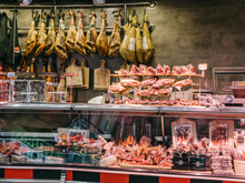 “Saí com minha fatia de queijo calado de vergonha”: o pavor dos jovens de hoje na hora de fazer compras