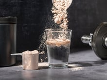 Whey protein não é bagunça: veja o que acontece quando você consome a proteína exagerdamente
