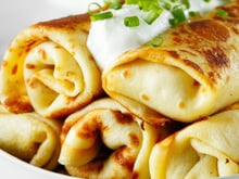 Minha massa de panqueca é sempre sucesso em qualquer almoço de família, não importa o recheio, e aqui está o segredo!