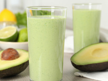 Vitamina de abacate: os benefícios e como fazer esse suco cremoso de um jeito delicioso