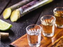 Dia da Cachaça: 6 receitas doces e salgadas feitas com a bebida brasileira