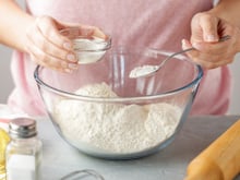 Laura Marise, cientista: "Fermento para bolo não é tudo igual e entender a diferença vai mudar a forma como você cozinha"