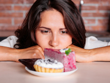 Palavra de bioquímica: o melhor e o pior horário para comer açúcar SEM impactar o seu corpo com as consequências do refinado