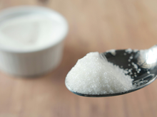 Um novo estudo sugere que um adoçante popular pode prejudicar as defesas do cérebro