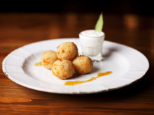 Bolinho de salmão com cream cheese