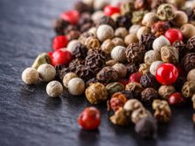 Conheça 4 tipos de pimenta-do-reino e saiba diferenciar sabor e picância