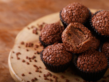 Sem leite condensado para fazer brigadeiro? Descubra como o arroz pode te salvar quando bater a vontade de um docinho