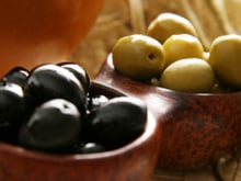 Diferenças entre azeitona verde e preta: confira quais são