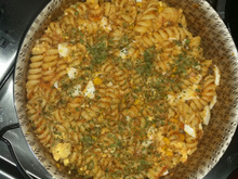 Macarrão de atum com molho de tomate