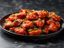 Fazer frango oriental com molho agridoce é mais fácil do que parece e o resultado fica tão bom quanto o dos restaurantes