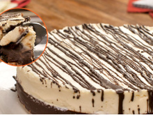 Todo mundo vai querer a receita dessa torta gelada com massa crocante de apenas dois ingredientes e camada dupla de chocolate