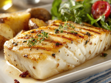 Cozinheiros experientes concordam: para um peixe grelhado mais saboroso e suculento, use água salgada em vez de sal