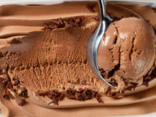 O melhor sorvete de chocolate que eu já comi na vida é receita da minha tia, e é muuuuito cremoso e todo mundo vai amar!