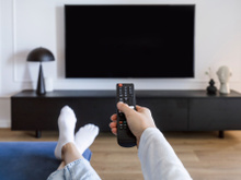 Roku em oferta: o aparelho que deixa sua TV inteligente está com 35% OFF e cupom extra