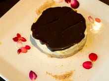Torta Barcelona com farofa de castanha-do-Pará