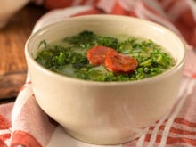 Caldo verde para 50 pessoas que rende muito, a receita perfeita para festas e feiras
