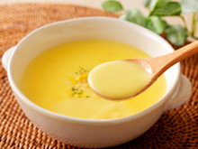 Sopa de milho mais que cremosa de apenas 3 ingredientes é a receita que arranca sorrisos no frio