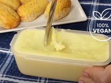 Nem manteiga, nem margarina: essa receita 100% vegetal é gostosa, barata e tem uma textura perfeita para o seu pãozinho