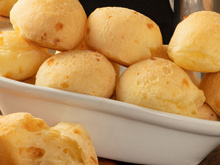 Pão de queijo simples na fritadeira elétrica