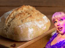 Pão de fermentação natural caseiro é a nova obsessão de Taylor Swift: "Tem um de mirtilo com limão, um com canela e um outro com canela e passas"