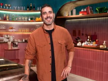 Aos 47 anos, André Marques revela como é cozinhar no programa ao vivo da Angélica que estreia hoje (24) no GNT: "Bota a mão, vira para cá, mexe para lá"