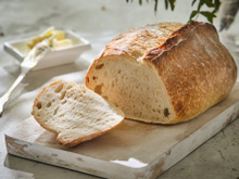 Pão de queijo proteico não leva fermento (mas cresce!) e tem ingrediente surpreendente