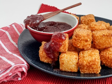 Dadinhos de tapioca com geleia de morango 