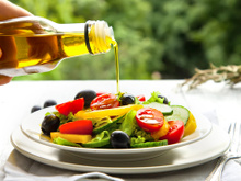 Nem da Espanha, nem da Itália: azeite brasileiro é eleito o melhor do mundo; saiba quanto custa a garrafa