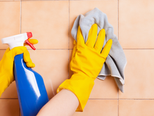 Depois que eu descobri essa misturinha caseira para limpar os azulejos, minha cozinha agora está brilhando