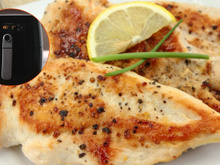 Meu filé de frango na airfryer sempre ficava seco e sem gosto, mas finalmente aprendi o segredo para ele ficar suculento e cheio de sabor!