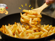 Truque simples com vinagre usado nos melhores restaurantes deixa a batata frita crocante, douradinha e digna dos chefs mais famosos