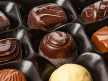 Por que o chocolate fica esbranquiçado? Descubra o que acontece com o doce e se existe perigo em consumi-lo