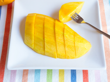 Sem se esforçar com o caroço e sem desperdiçar fruta: a maneira mais fácil de cortar uma manga você aprende no TudoGostoso