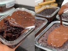 Bolo de chocolate fit com cobertura cremosa e só 220 calorias: receita prática não vai açúcar, nem farinha e pode misturar direto na forma!