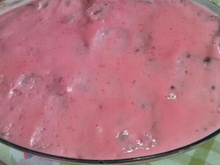 Bolo mousse de morango e chocolate