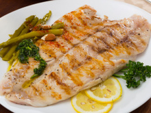 É uma técnica que aprendi em um restaurante estrelado: o que os chefs fazem para que o peixe fique perfeitamente cozido