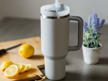 Hora de garantir sua Stanley! Copos e garrafas térmicas queridinhas da marca com até 52% de desconto
