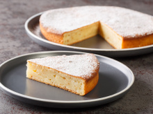 Nem mousse, nem pudim: bolo de iogurte grego mais leve do mundo e estupidamente cremoso parece uma nuvem