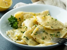 Ravioli de ricota e limão-siciliano caseiro e no ponto certo