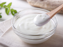 Coalhada ou iogurte natural? Descubra as diferenças e benefícios de cada um