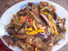 Salada de berinjela de micro-ondas