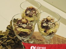 Taça com biscoito de chocolate