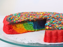 Bolo arco-íris: aprenda a fazer essa receita coloridíssima!