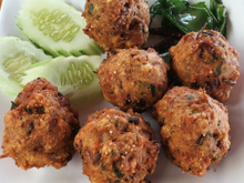 Bolinho de pão com recheio de requeijão: petisco incrível