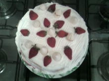 Torta de morangos e suspiros