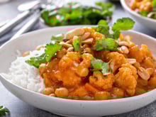 Cremoso e aromático: curry de couve-flor assado no forno é a minha receita favorita para variar o cardápio