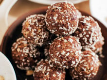 Como fazer trufas de aveia e chocolate: TudoGostoso ensina receita de uma sobremesa doce e saudável com 4 ingredientes