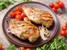 Como inovar no tempero do filé de frango: conheça combinações saborosas para variar no dia a dia