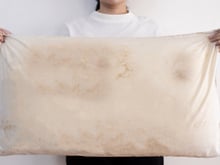 Aqui está o truque do TudoGostoso para lavar travesseiros amarelados e deixá-los brancos e limpos novamente usando itens domésticos baratos